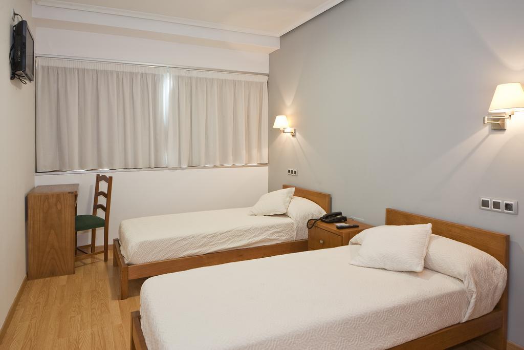 Hotel Ciudad De كوريلا الغرفة الصورة